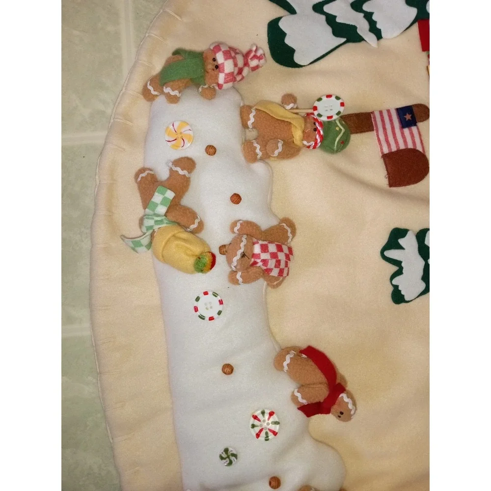 Vintage Gingerbread Man Felt Christmas Tree Skirt Winter Scene‎ Applique 40 Inch